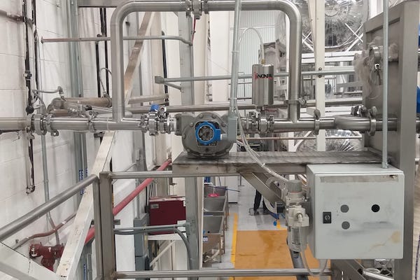 Instalación de medidor electromagnético en sistema de acero inoxidable